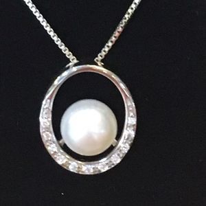 NEW Silver pearl and CZ necklace 18" chain